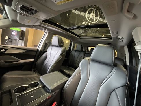 Used 2025 Acura MDX w/ Technology Package image 11