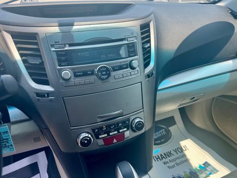 Used 2011 Subaru Outback 2.5i Premium w/ All-Weather Pkg AWD/4WD image 16