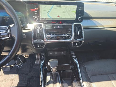 Used 2023 Kia Sorento SX AWD/4WD image 11