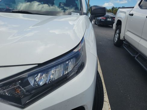 Certified 2022 Toyota RAV4 LE FWD image 2
