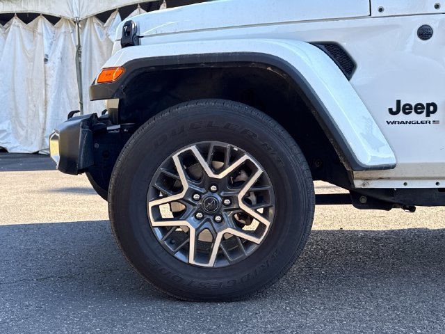 Used 2025 Jeep Wrangler Unlimited Sahara AWD/4WD image 7