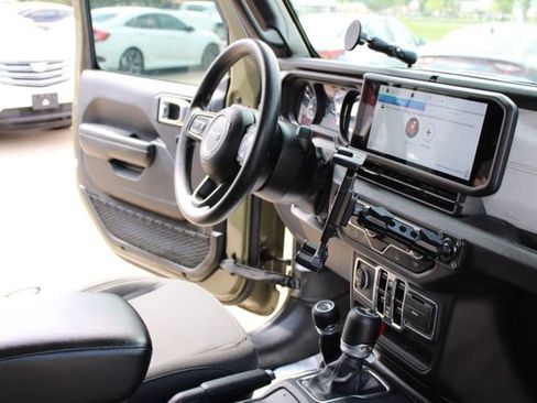 Used 2025 Jeep Wrangler Sport AWD/4WD image 49