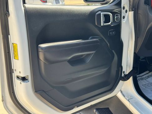 Used 2020 Jeep Wrangler Unlimited Rubicon AWD/4WD image 9