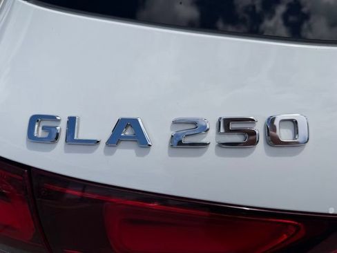 Certified 2022 Mercedes-Benz GLA 250 4MATIC image 9