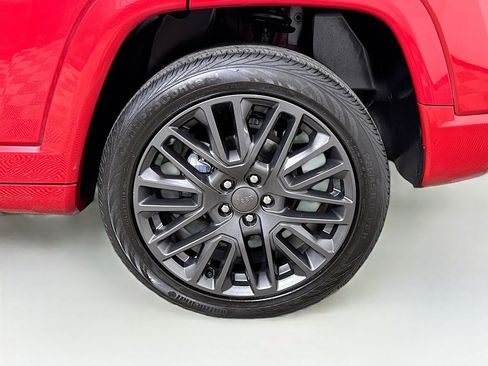 Used 2022 Jeep Compass Limited image 28