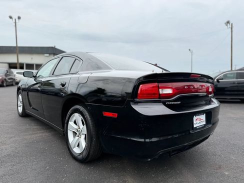 Used 2013 Dodge Charger SE RWD image 6