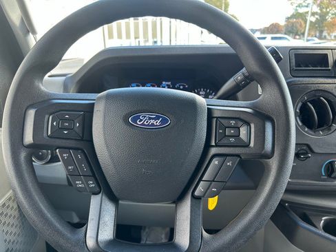 Used 2022 Ford E-350 and Econoline 350 Super Duty image 11