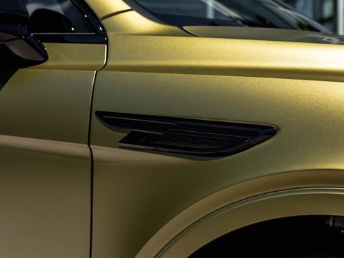Used 2024 Bentley Bentayga image 3