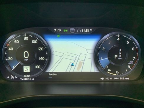 Used 2022 Volvo XC40 T5 R-Design w/ Climate Package image 24