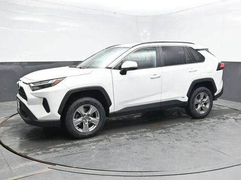 Used 2022 Toyota RAV4 XLE AWD/4WD image 3