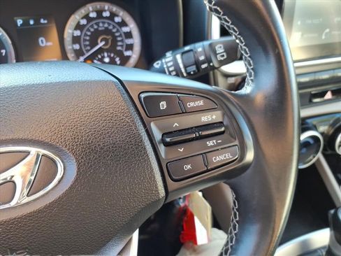 Used 2022 Hyundai Venue SEL image 21