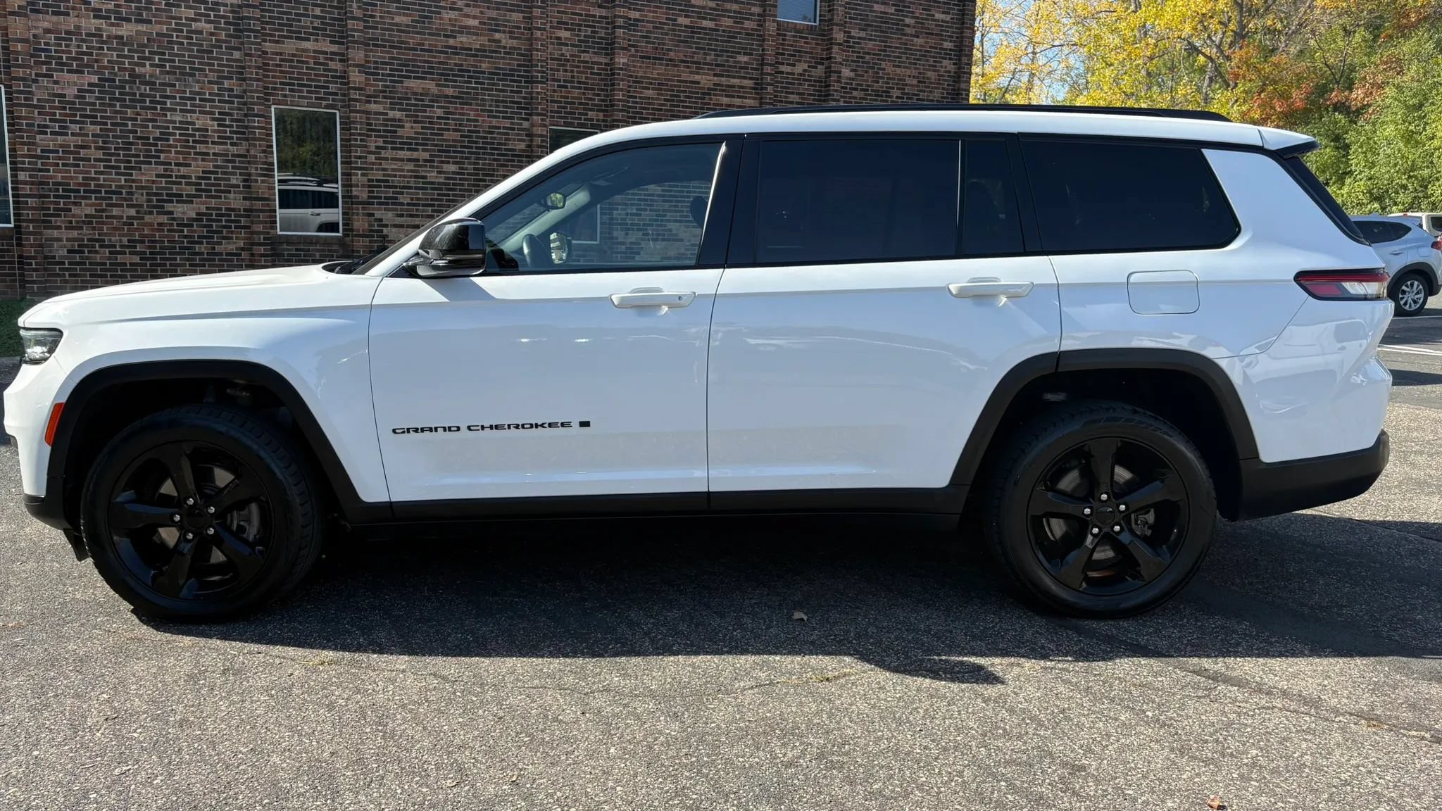 Used 2021 Jeep Grand Cherokee L Laredo AWD/4WD image 5