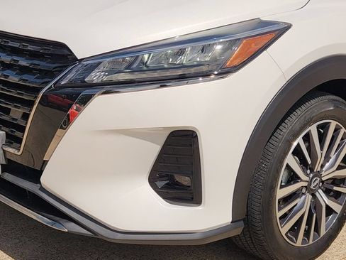 Used 2023 Nissan Kicks SR w/ SR Premium Package FWD image 6