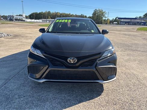 Used 2022 Toyota Camry XSE image 3