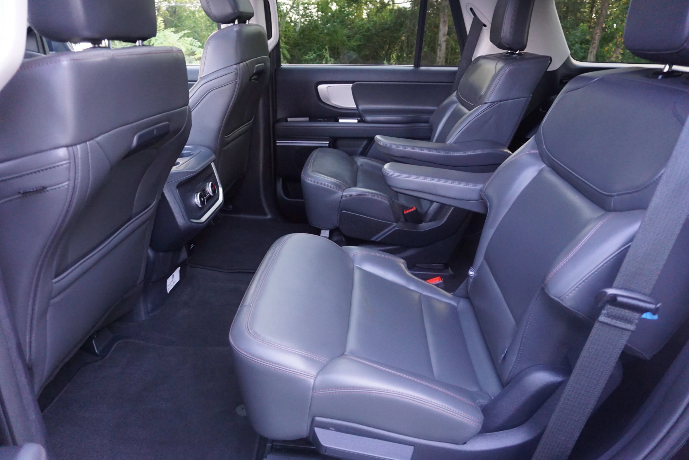 Used 2025 Ford Expedition Active RWD image 30
