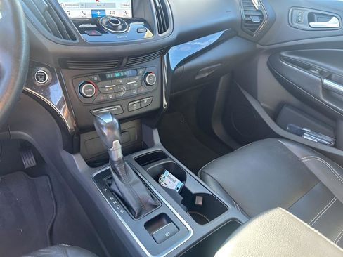 Used 2017 Ford Escape Titanium image 32