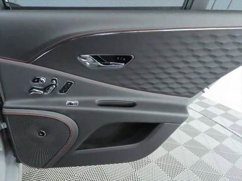 New 2025 Bentley Flying Spur Plug-In Hybrid image 29