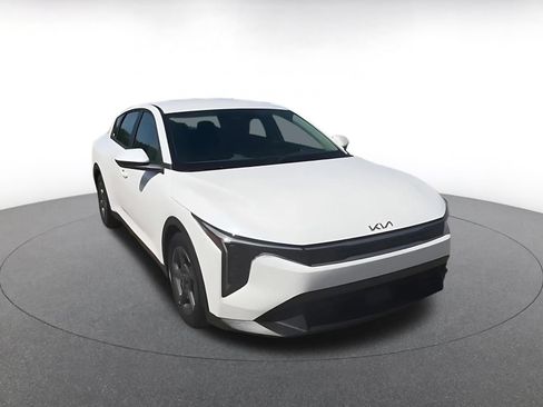 Used 2025 Kia K4 FWD image 3