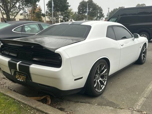Used 2015 Dodge Challenger SRT image 3