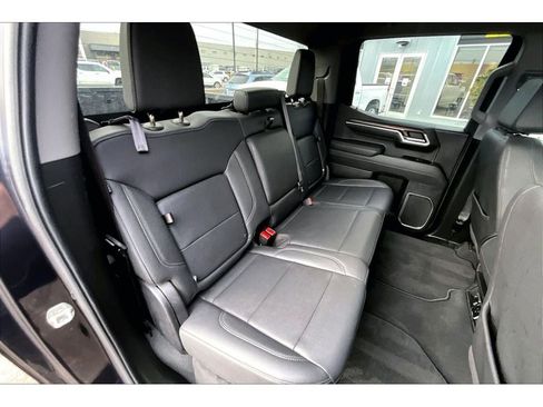 Used 2025 GMC Sierra 1500 SLT image 30