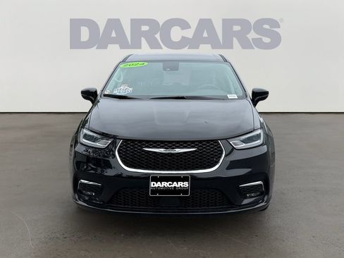 Used 2024 Chrysler Pacifica Touring-L FWD image 2