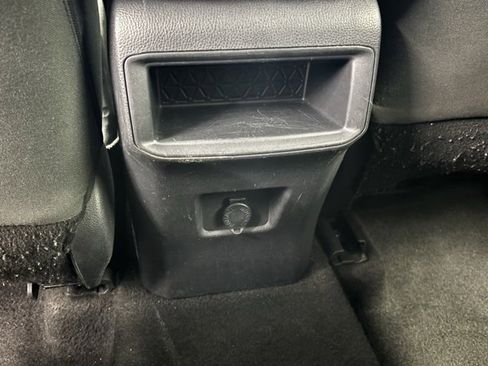 Used 2021 Toyota RAV4 LE image 9