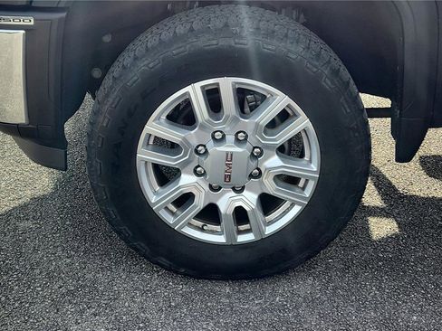 Used 2024 GMC Sierra 2500 SLT w/ SLT Premium Package image 10