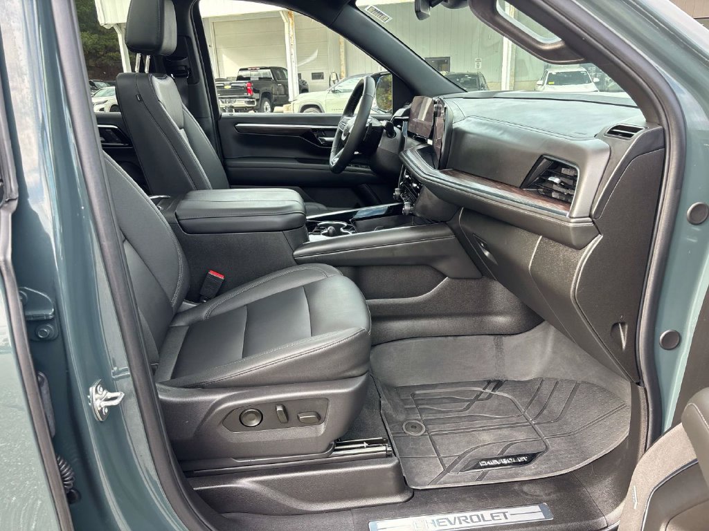 Used 2026 Chevrolet Tahoe Z71 w/ Comfort Package AWD/4WD image 23