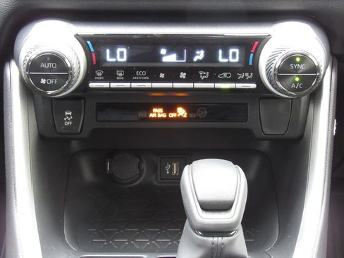 Certified 2025 Toyota RAV4 LE AWD/4WD image 27