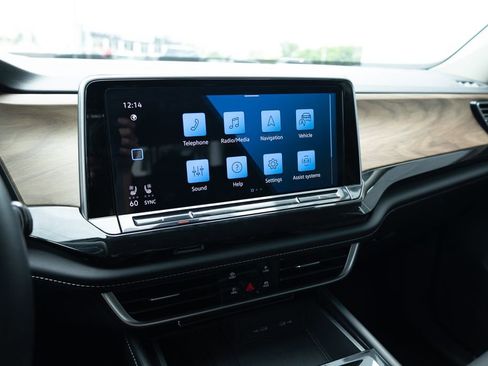 Used 2025 Volkswagen Atlas SE FWD image 31