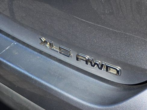 Used 2021 Toyota Highlander XLE AWD/4WD image 16