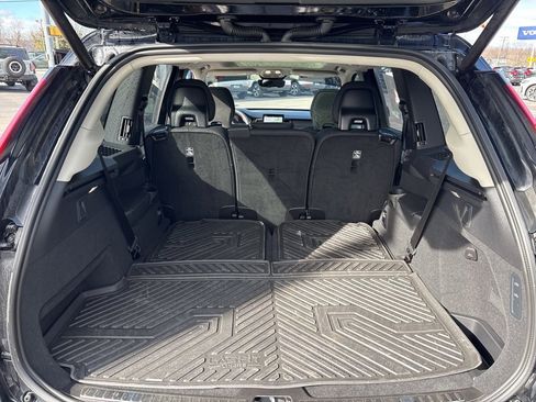 Certified 2025 Volvo XC90 B6 Plus image 37
