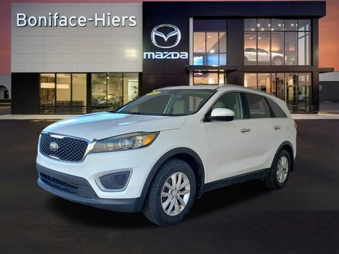 Used 2017 Kia Sorento LX image 3