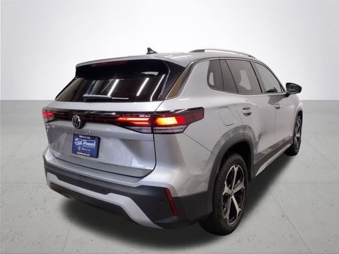 New 2025 Volkswagen Tiguan SE image 12
