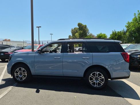 Used 2025 Ford Expedition Active AWD/4WD image 9