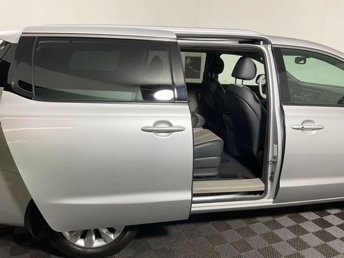 Used 2016 Kia Sedona EX FWD image 33