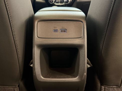 Used 2025 Chevrolet Trax RS w/ Sunroof Package FWD image 27