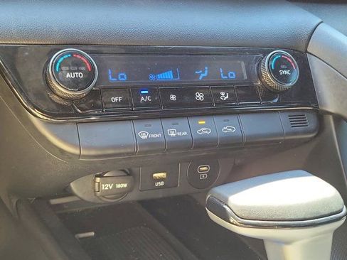Used 2025 Hyundai Elantra Sport FWD image 28