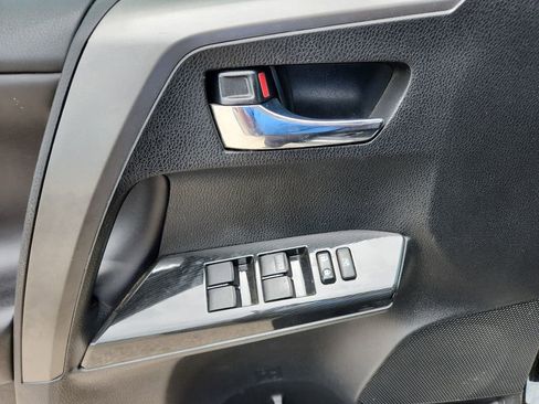Used 2018 Toyota RAV4 SE w/ Power Extra Value Package FWD image 15