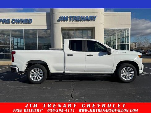 Used 2021 Chevrolet Silverado 1500 Custom image 1