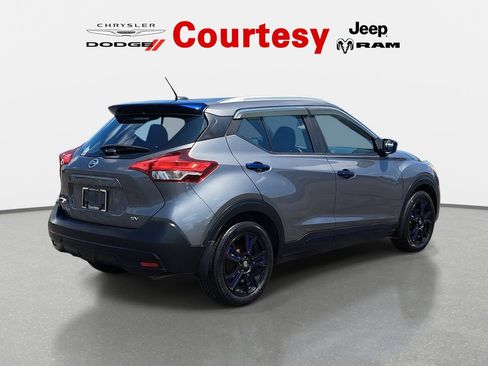 Used 2019 Nissan Kicks SV FWD image 4