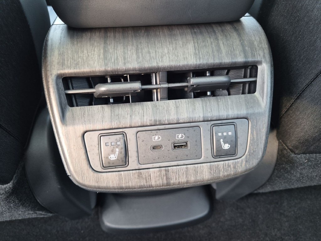 Used 2024 Nissan Ariya AWD image 27