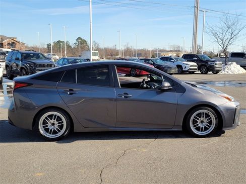 Used 2019 Toyota Prius L Eco image 2