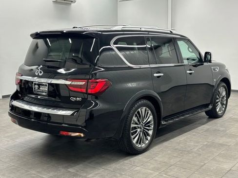 Used 2018 INFINITI QX80 4WD w/ Deluxe Technology Package image 2