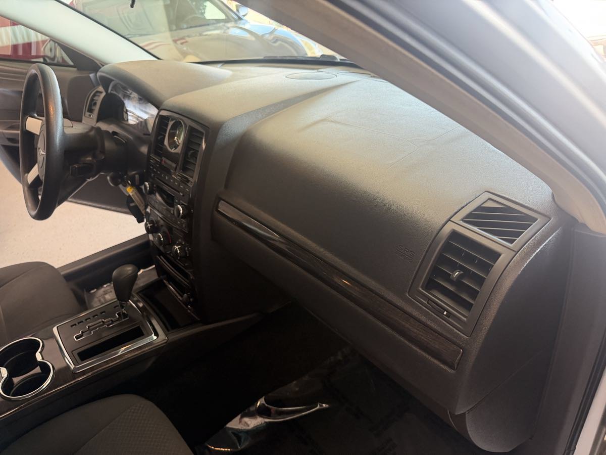 Used 2008 Chrysler 300 LX RWD image 13