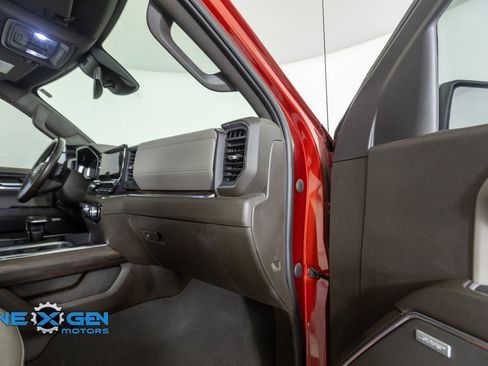 Used 2023 GMC Sierra 1500 SLT AWD/4WD image 40