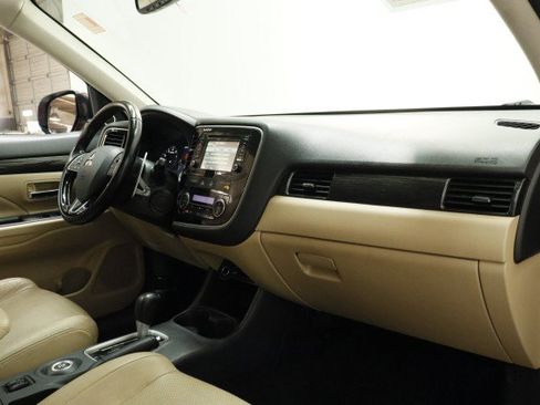 Used 2016 Mitsubishi Outlander GT AWD/4WD image 21