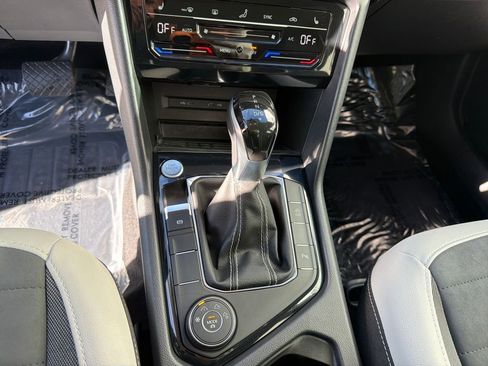 Certified 2025 Volkswagen Taos SE image 26