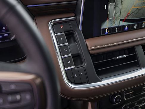 Used 2023 Chevrolet Suburban High Country image 19