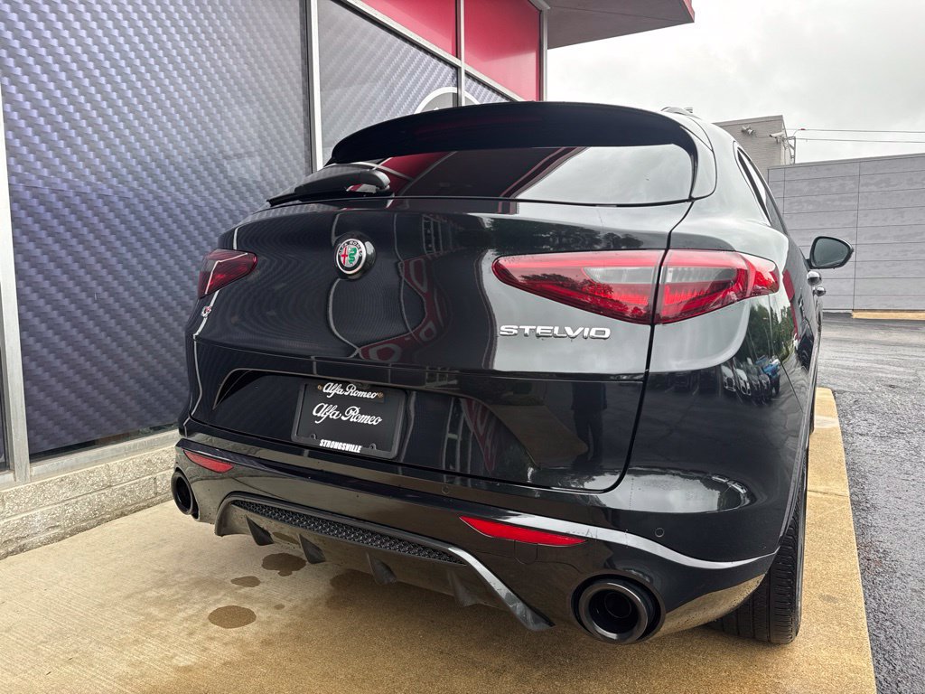 Used 2023 Alfa Romeo Stelvio Veloce AWD/4WD image 7
